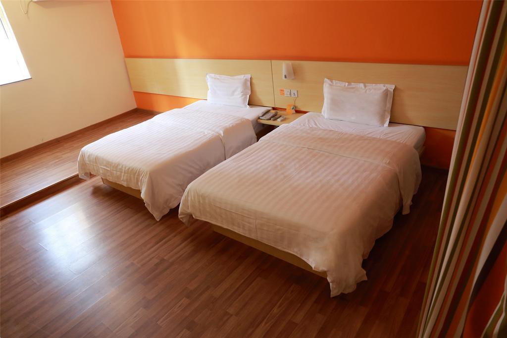 7Days Inn Qingdao Wusi Square Middle Xianggang Road Szoba fotó