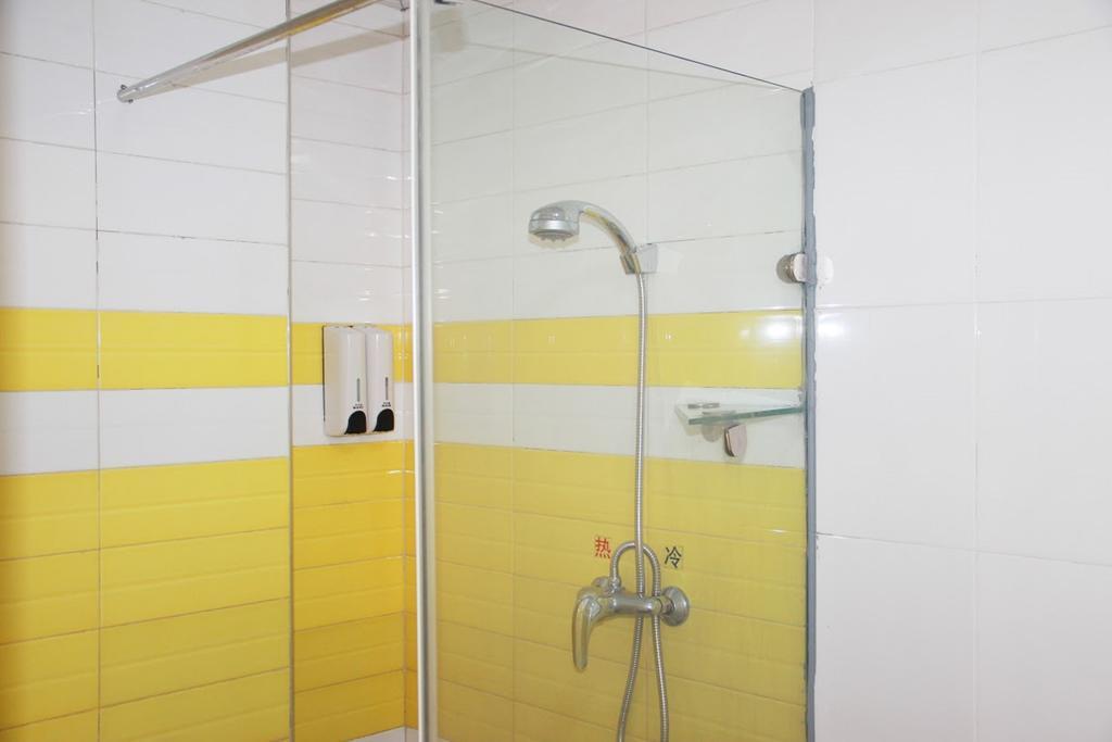 7Days Inn Qingdao Wusi Square Middle Xianggang Road Szoba fotó