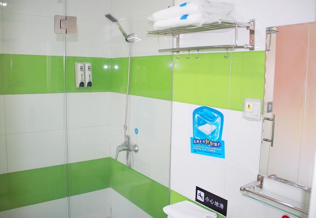 7Days Inn Qingdao Wusi Square Middle Xianggang Road Szoba fotó