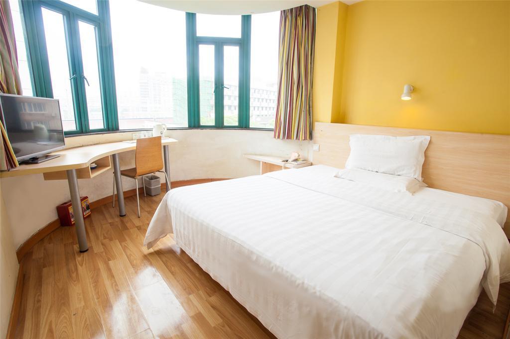 7Days Inn Qingdao Wusi Square Middle Xianggang Road Szoba fotó